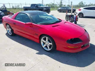 1997 Chevrolet Camaro Z28 z VIN 2G1FP22P1V2150712, wystawiony jako IAAI lot #42007547 z przebiegiem 98 725 mil mil oraz . Historia ofert i sprzedaży dostępna na DreamBid. Obrazek 1.