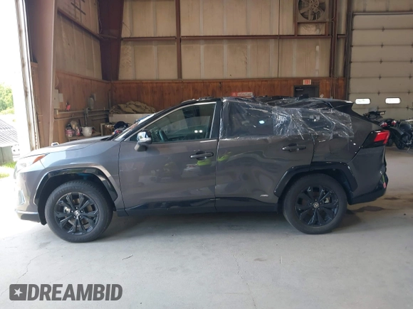 2022 Toyota RAV4 Hybrid XSE z VIN 4T3E6RFV4NU092518, wystawiony jako IAAI lot #42798470 z przebiegiem 51 581 mil mil oraz . Historia ofert i sprzedaży dostępna na DreamBid. Obrazek 14.