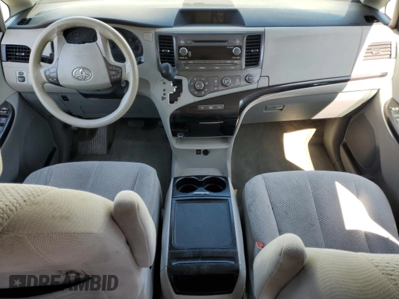 2012 Toyota Sienna LE AAS z VIN 5TDKK3DC8CS241301, wystawiony jako Copart lot #62791895 z przebiegiem 167 439 mil mil oraz Szkoda całkowita • Salvage title. Historia ofert i sprzedaży dostępna na DreamBid. Obrazek 8.