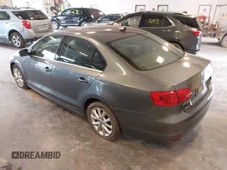 2014 Volkswagen Jetta SE z VIN 3VWD07AJ2EM400385, wystawiony jako IAAI lot #42668600 z przebiegiem 172 180 mil mil oraz . Historia ofert i sprzedaży dostępna na DreamBid. Obrazek 3.