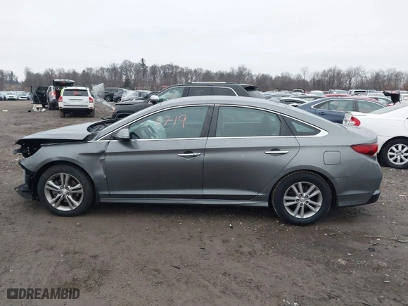 2019 Hyundai Sonata Sport with VIN 5NPE34AF2KH809108, listed as a IAAI auction lot 41476719 with 111,041 mi miles. Bid and sale history available at carsss.com. Image 14.
