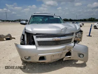 2010 Chevrolet Tahoe LTZ z VIN 1GNUCCE02AR183523, wystawiony jako Copart lot #59524985 z przebiegiem 197 580 mil mil oraz Szkoda całkowita • Salvage title. Historia ofert i sprzedaży dostępna na DreamBid. Obrazek 5.