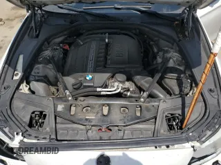 2013 BMW 5 Series 535i xDrive z VIN WBAFU7C59DDU73258, wystawiony jako Copart lot #56858785 z przebiegiem Nie podano mil oraz Szkoda całkowita • Salvage title. Historia ofert i sprzedaży dostępna na DreamBid. Obrazek 11.