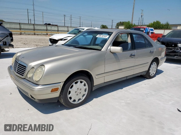 1999 Mercedes-Benz E 320 z VIN WDBJF65H4XA790071, wystawiony jako Copart lot #58670245 z przebiegiem 285 571 mil mil oraz Czysty tytuł • Clean title. Historia ofert i sprzedaży dostępna na DreamBid. Obrazek 1.