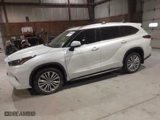 2022 Toyota Highlander Platinum with VIN 5TDFZRBH6NS192150, listed as a IAAI auction lot 41291531 with 67,474 mi miles. Bid and sale history available at carsss.com. Image 2.