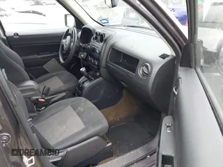 2016 Jeep Patriot Sport with VIN 1C4NJPBA8GD600091, listed as a IAAI auction lot 41958273 with 165,876 mi miles and . Bid and sale history available at carsss.com. Image 5.