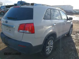 2011 Kia Sorento LX with VIN 5XYKTDA22BG080535, listed as a IAAI auction lot 41659766 with 262,678 mi miles. Bid and sale history available at carsss.com. Image 4.