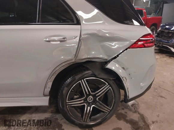 2024 Mercedes-Benz GLE 450 z VIN 4JGFB5KB9RB150766, wystawiony jako IAAI lot #41832447 z przebiegiem 14 832 mil mil oraz . Historia ofert i sprzedaży dostępna na DreamBid. Obrazek 6.