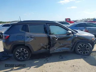 2019 Jeep Compass Trailhawk with VIN 3C4NJDDBXKT811171, listed as a IAAI auction lot 41786708 with 107,697 mi miles and . Bid and sale history available at carsss.com. Image 13.
