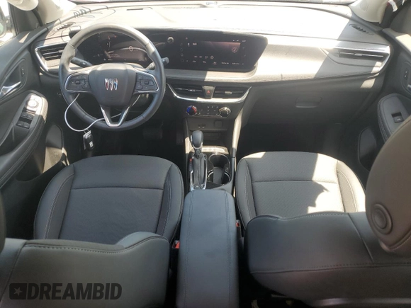 2024 Buick Encore GX Preferred с VIN KL4AMCSL6RB004308, выставлен на аукционе Copart как лот 55789975 с пробегом 6 361 миль миль и Списание • Salvage title. История ставок и продаж доступна на DreamBid. Изображение 8.