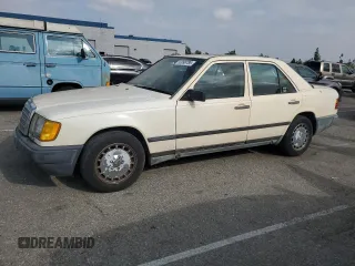 1988 Mercedes-Benz 300 with VIN WDBEA30D4JA640293, listed as a Copart auction lot 50998785 with 179,471 mi miles and Clean Title. Bid and sale history available at carsss.com. Image 1.
