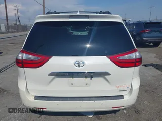 2017 Toyota Sienna XLE Auto Access Seat z VIN 5TDYZ3DC0HS868989, wystawiony jako IAAI lot #42174075 z przebiegiem 189 634 mil mil oraz . Historia ofert i sprzedaży dostępna na DreamBid. Obrazek 16.