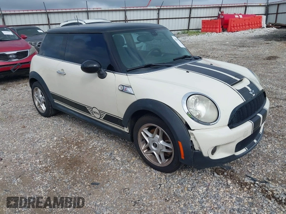 2008 MINI Hardtop S z VIN WMWMF73538TT89353, wystawiony jako IAAI lot #42647235 z przebiegiem 145 321 mil mil oraz . Historia ofert i sprzedaży dostępna na DreamBid. Obrazek 1.