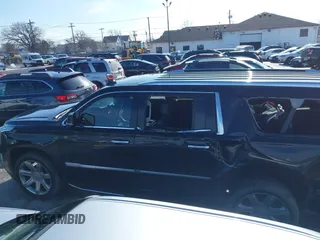 2018 Cadillac Escalade ESV Premium Luxury z VIN 1GYS4JKJ4JR396272, wystawiony jako IAAI lot #41662967 z przebiegiem 67 865 mil mil oraz . Historia ofert i sprzedaży dostępna na DreamBid. Obrazek 14.