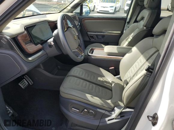 2023 Rivian R1S Adventure z VIN 7PDSGABA3PN024458, wystawiony jako Copart lot #74087714 z przebiegiem 3 505 mil mil oraz Nie do naprawy • Non repairable. Historia ofert i sprzedaży dostępna na DreamBid. Obrazek 7.