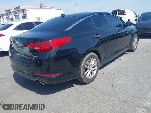 2013 Kia Optima LX z VIN 5XXGM4A75DG239179, wystawiony jako IAAI lot #41831088 z przebiegiem 128 411 mil mil oraz . Historia ofert i sprzedaży dostępna na DreamBid. Obrazek 4.