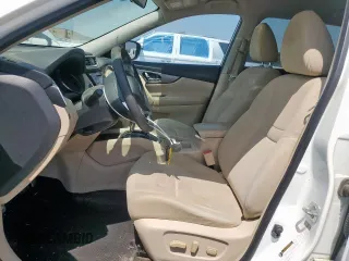 2016 Nissan Rogue SV z VIN KNMAT2MV9GP670421, wystawiony jako Copart lot #57445215 z przebiegiem 165 621 mil mil oraz Szkoda całkowita • Salvage title. Historia ofert i sprzedaży dostępna na DreamBid. Obrazek 7.