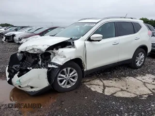 2015 Nissan Rogue SV z VIN 5N1AT2MV9FC760833, wystawiony jako Copart lot #61062615 z przebiegiem 97 841 mil mil oraz Szkoda całkowita • Salvage title. Historia ofert i sprzedaży dostępna na DreamBid. Obrazek 1.