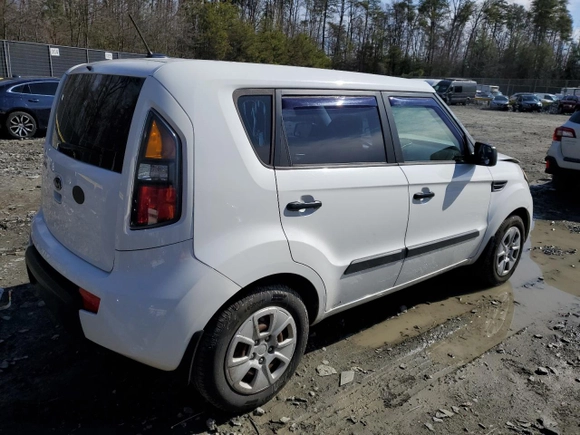 2011 Kia Soul with VIN KNDJT2A11B7309484, listed as a Copart auction lot 48125445 with 151,978 mi miles and Salvage Title. Bid and sale history available at carsss.com. Image 3.