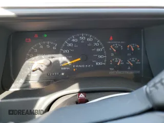 1999 GMC Suburban z VIN 3GKGK26J2XG514835, wystawiony jako Copart lot #47853685 z przebiegiem 124 657 mil mil oraz Tytuł czysty. Historia ofert i sprzedaży dostępna na DreamBid. Obrazek 9.