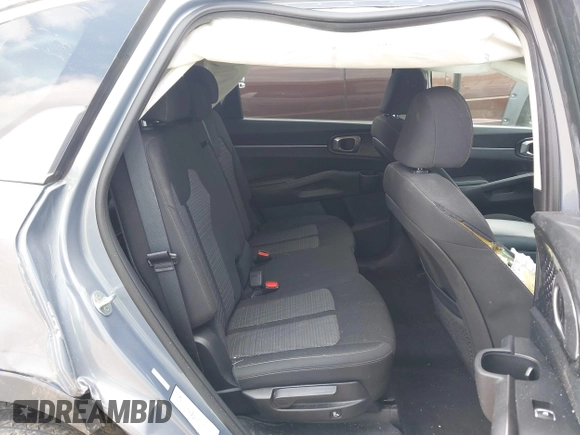 2022 Kia Sorento LX z VIN 5XYRG4LCXNG107106, wystawiony jako IAAI lot #42279041 z przebiegiem 83 189 mil mil oraz . Historia ofert i sprzedaży dostępna na DreamBid. Obrazek 8.