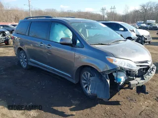 2018 Toyota Sienna XLE with VIN 5TDDZ3DCXJS199733, listed as a IAAI auction lot 41357266 with 66,692 mi miles. Bid and sale history available at carsss.com. Image 1.