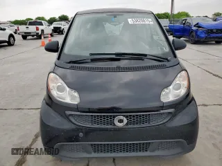 2015 Smart fortwo Passion z VIN WMEEJ3BA8FK789118, wystawiony jako Copart lot #53820815 z przebiegiem 152 487 mil mil oraz Tytuł czysty. Historia ofert i sprzedaży dostępna na DreamBid. Obrazek 5.