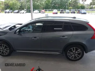 2018 Volvo V60 z VIN YV440MWK6J2048820, wystawiony jako IAAI lot #42323114 z przebiegiem 36 967 mil mil oraz . Historia ofert i sprzedaży dostępna na DreamBid. Obrazek 14.