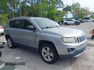 2016 Jeep Compass Sport with VIN 1C4NJCBA3GD560625, listed as a IAAI auction lot 41677517 with 117,738 mi miles. Bid and sale history available at carsss.com. Image 1.