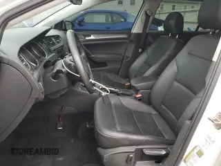 2020 Volkswagen Golf TSI z VIN 3VWG57AU3LM002074, wystawiony jako Copart lot #50687535 z przebiegiem 113 393 mil mil oraz Szkoda całkowita • Salvage title. Historia ofert i sprzedaży dostępna na DreamBid. Obrazek 7.
