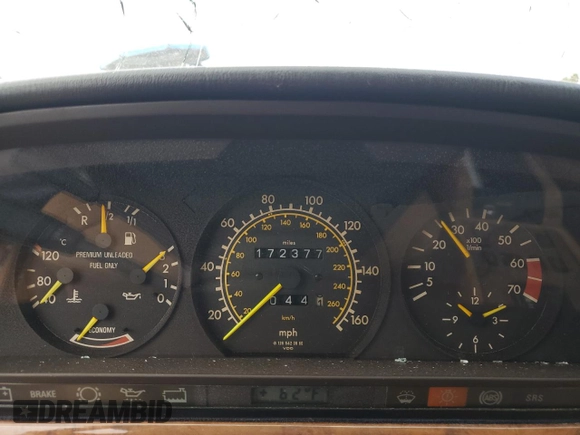 1989 Mercedes-Benz 560 with VIN WDBCA39E2KA479060, listed as a Copart auction lot 81924154 with 172,377 mi miles and Salvage Title. Bid and sale history available at DreamBid. Image 9.
