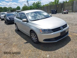 2011 Volkswagen Jetta SE z VIN 3VWDZ7AJ6BM050759, wystawiony jako IAAI lot #42214279 z przebiegiem 234 511 mil mil oraz . Historia ofert i sprzedaży dostępna na DreamBid. Obrazek 1.