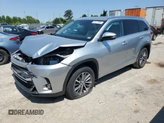 2018 Toyota Highlander SE z VIN 5TDJZRFH0JS553399, wystawiony jako Copart lot #59171004 z przebiegiem 76 883 mil mil oraz Szkoda całkowita • Salvage title. Historia ofert i sprzedaży dostępna na DreamBid. Obrazek 1.