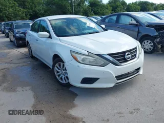 2016 Nissan Altima S z VIN 1N4AL3AP5GN305425, wystawiony jako IAAI lot #42456458 z przebiegiem 233 344 mil mil oraz . Historia ofert i sprzedaży dostępna na DreamBid. Obrazek 1.