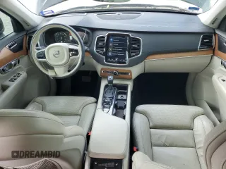 2019 Volvo XC90 Inscription z VIN YV4A22PL3K1506121, wystawiony jako Copart lot #56918545 z przebiegiem 113 103 mil mil oraz Szkody całkowita. Historia ofert i sprzedaży dostępna na DreamBid. Obrazek 8.