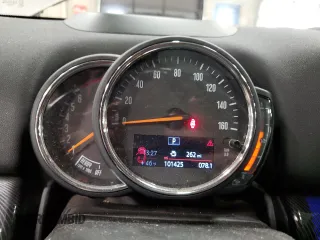 2018 MINI Countryman Cooper with VIN WMZYV5C35J3E02915, listed as a Copart auction lot 87074574 with 101,425 mi miles and Salvage Title. Bid and sale history available at carsss.com. Image 9.