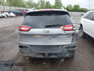 2014 Jeep Cherokee Latitude z VIN 1C4PJMCS1EW190833, wystawiony jako IAAI lot #42198520 z przebiegiem 168 146 mil mil oraz . Historia ofert i sprzedaży dostępna na DreamBid. Obrazek 16.