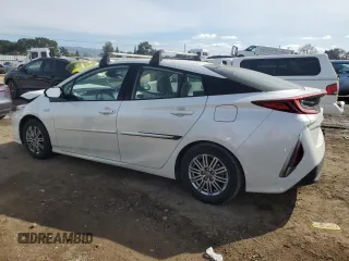 2020 Toyota Prius LE with VIN JTDKARFP3L3153702, listed as a Copart auction lot 44709075 with 124,125 mi miles and Salvage Title. Bid and sale history available at DreamBid. Image 2.