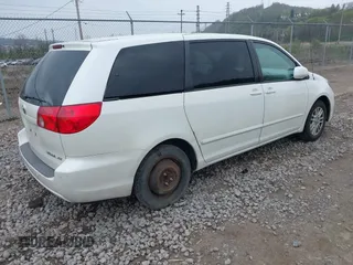 2009 Toyota Sienna XLE with VIN 5TDZK22C39S269799, listed as a IAAI auction lot 42092532 with 339,646 mi miles. Bid and sale history available at carsss.com. Image 4.