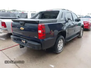 2009 Chevrolet Avalanche LTZ z VIN 3GNEC120X9G196285, wystawiony jako IAAI lot #42330652 z przebiegiem 255 085 mil mil oraz . Historia ofert i sprzedaży dostępna na DreamBid. Obrazek 4.
