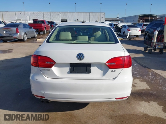 2013 Volkswagen Jetta SE with VIN 3VWDX7AJ1DM367499, listed as a IAAI auction lot 41762284 with 120,554 mi miles and . Bid and sale history available at DreamBid. Image 17.
