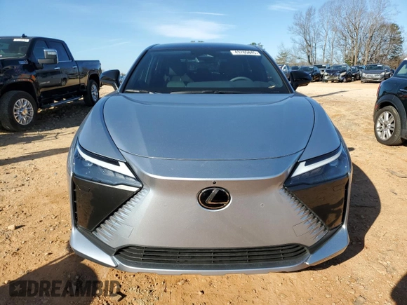 2024 Lexus RZ 300e Premium z VIN JTJABABB8RA005034, wystawiony jako Copart lot #43785845 z przebiegiem 2167 mil mil oraz Szkody całkowita. Historia ofert i sprzedaży dostępna na DreamBid. Obrazek 5.