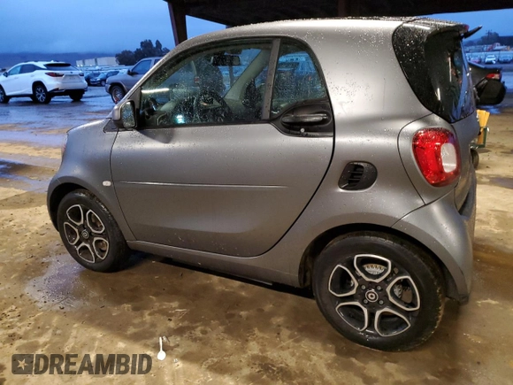 2019 Smart fortwo Pure z VIN WMEFJ9BA2KK396037, wystawiony jako Copart lot #83991904 z przebiegiem 32 137 mil mil oraz Szkody całkowita. Historia ofert i sprzedaży dostępna na DreamBid. Obrazek 2.