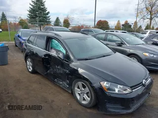 2015 Volkswagen Golf SportWagen TDI SE with VIN 3VWCA7AU1FM506802, listed as a IAAI auction lot 40674000 with 61,131 mi miles. Bid and sale history available at carsss.com. Image 1.