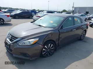 2017 Nissan Altima SV z VIN 1N4AL3AP2HC111156, wystawiony jako IAAI lot #42303588 z przebiegiem 103 004 mil mil oraz . Historia ofert i sprzedaży dostępna na DreamBid. Obrazek 2.