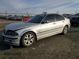 2000 BMW 3 Series 323i with VIN WBAAM3349YCB25713, listed as a Copart auction lot 42461045 with 166,295 mi miles and Salvage Title. Bid and sale history available at carsss.com. Image 1.