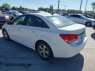 2014 Chevrolet Cruze 1LT z VIN 1G1PC5SB2E7425955, wystawiony jako IAAI lot #41771467 z przebiegiem 125 816 mil mil oraz . Historia ofert i sprzedaży dostępna na DreamBid. Obrazek 3.