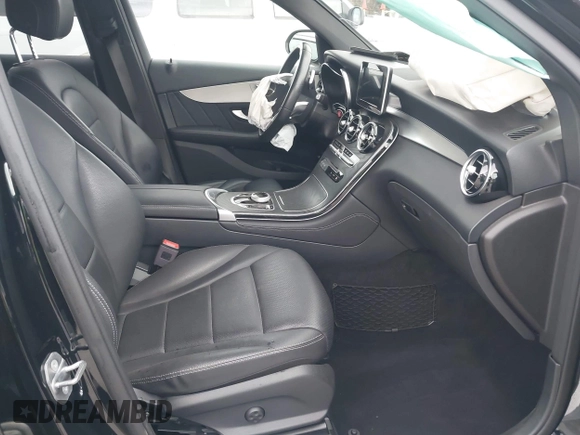 2019 Mercedes-Benz GLC 300 z VIN WDC0G4KBXKF593247, wystawiony jako IAAI lot #41913203 z przebiegiem 30 833 mil mil oraz . Historia ofert i sprzedaży dostępna na DreamBid. Obrazek 5.