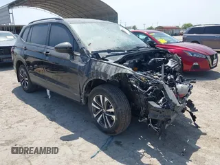 2022 Volkswagen Tiguan S z VIN 3VV1B7AX5NM030779, wystawiony jako IAAI lot #41877605 z przebiegiem 39 261 mil mil oraz . Historia ofert i sprzedaży dostępna na DreamBid. Obrazek 1.