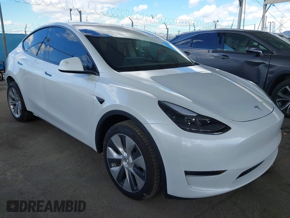 2024 Tesla Model Y Long Range with VIN 7SAYGDEE5RA222333, listed as a IAAI auction lot 41944404 with 12,176 mi miles. Bid and sale history available at carsss.com. Image 1.